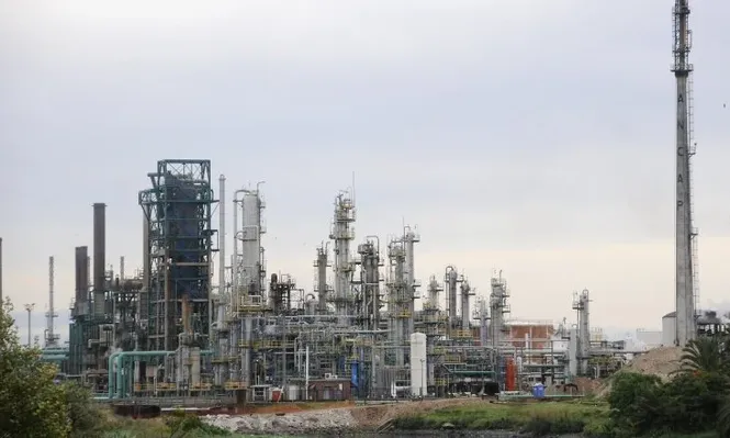 ANCAP para refinería por mantenimiento hasta junio