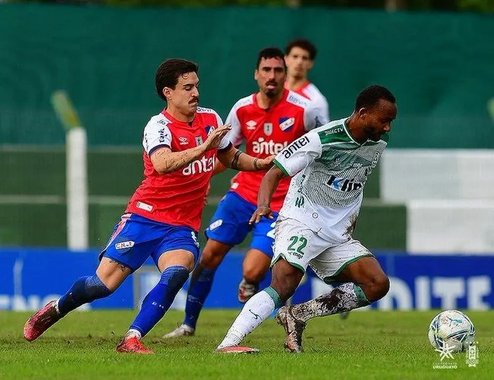 Plaza Colonia y Nacional luchan fecha a fecha por el título del Apertura