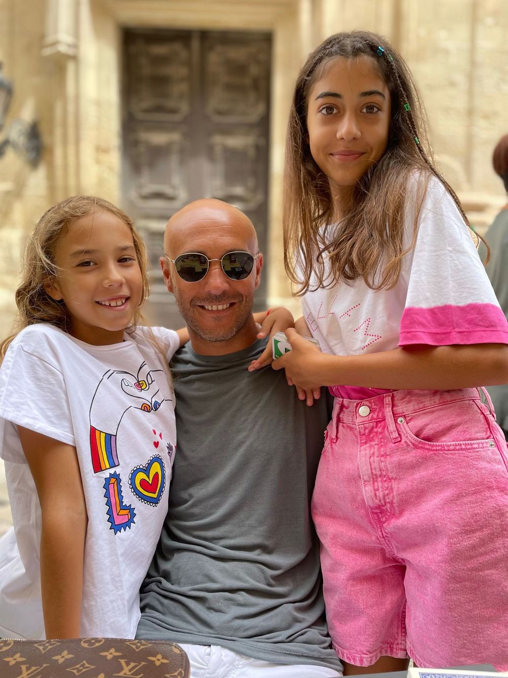 Sara, la hija menor de Javier Chevantón, y Sofía Alessandra, la mayor