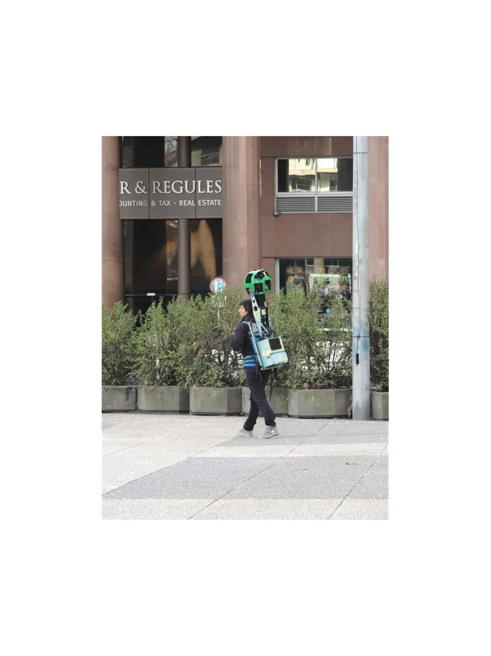 Trekker, la mochila que usa Google para los lugares que no puede capturar con los autos