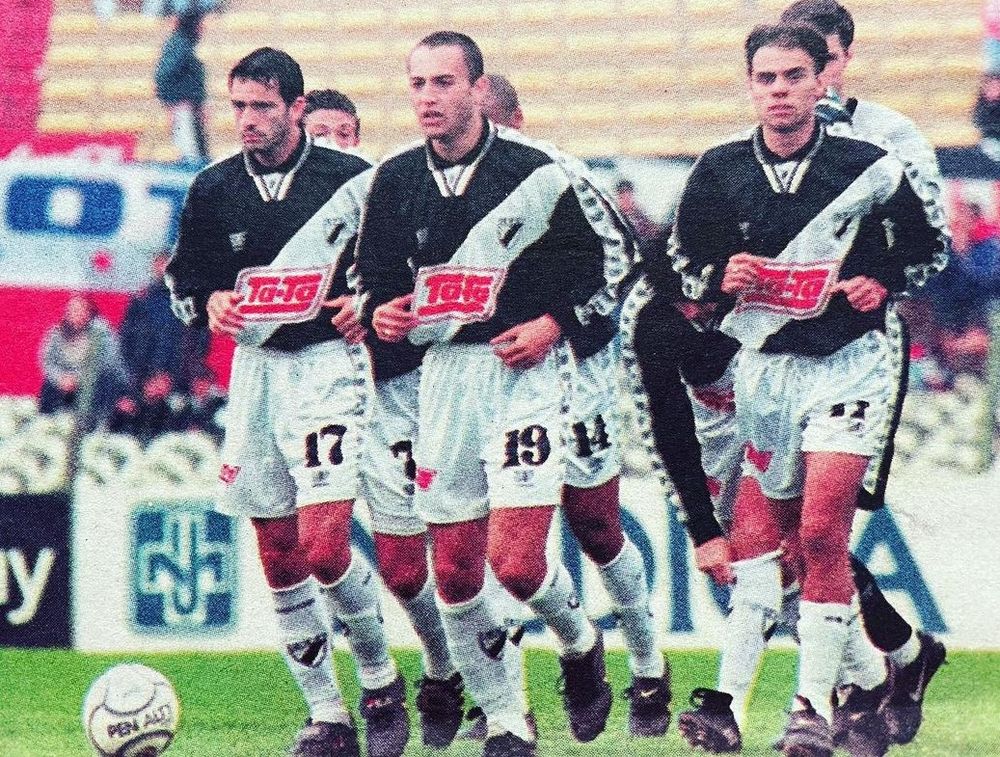 Javier Chevantón con Danubio en 2000, ya en Primera división; el año que anotó 33 goles y fue goleador del Campeonato Uruguayo