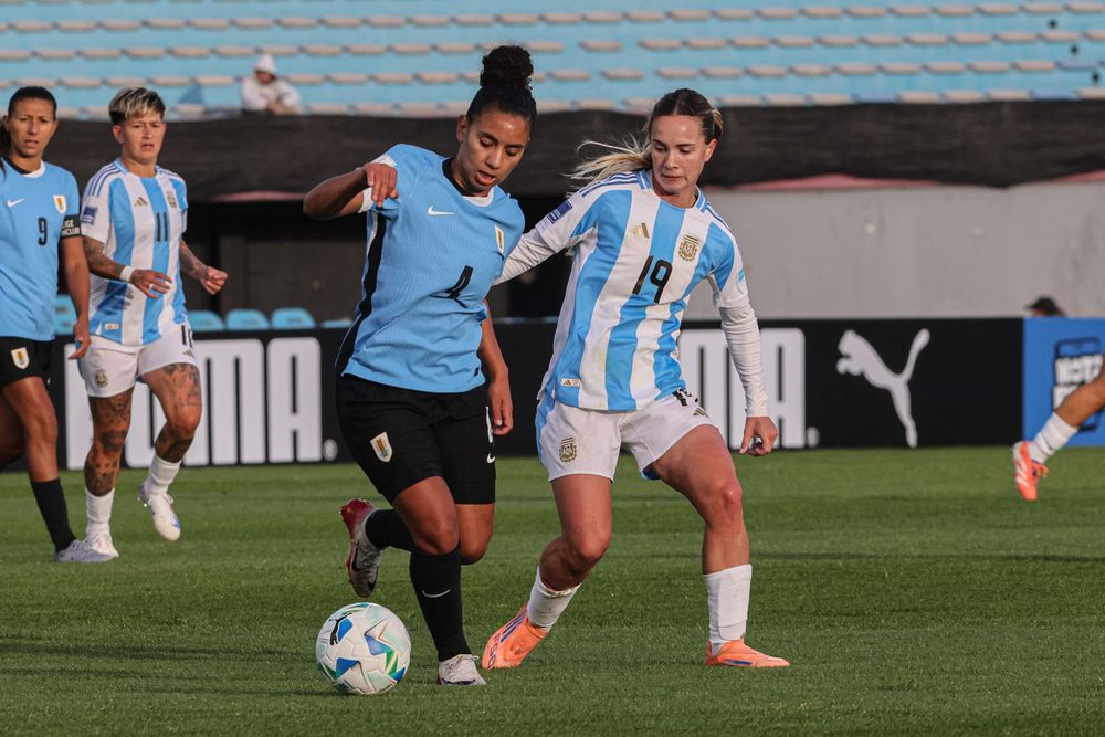 Camila Felipe de Uruguay ante Agostina Holzheier de Argentina por Liga de Naciones