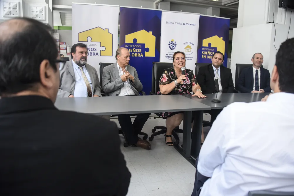 La firma del fideicomiso de inversión MVOT, Entre Todos: Sueños en Obra