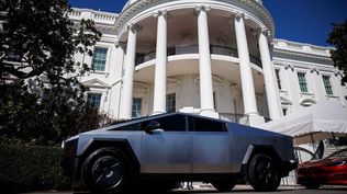 Modelos anticuados, la competencia china y Elon Musk: cómo se explica la crisis en la que está sumida Tesla