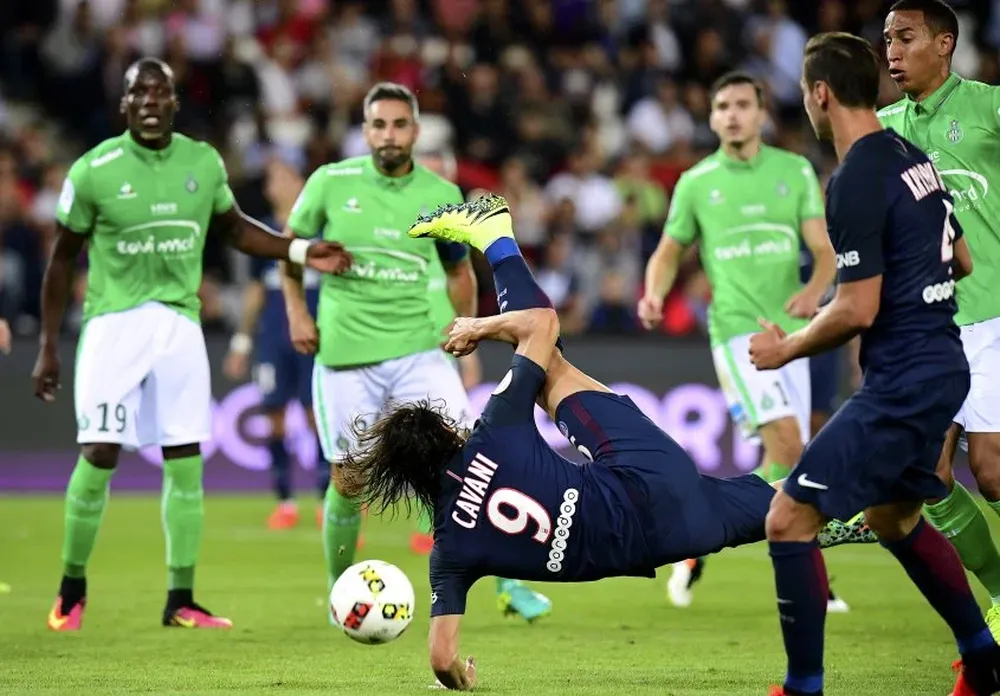 Cavani jugó poco, buscó su gol, pero no pudo concretarlo.