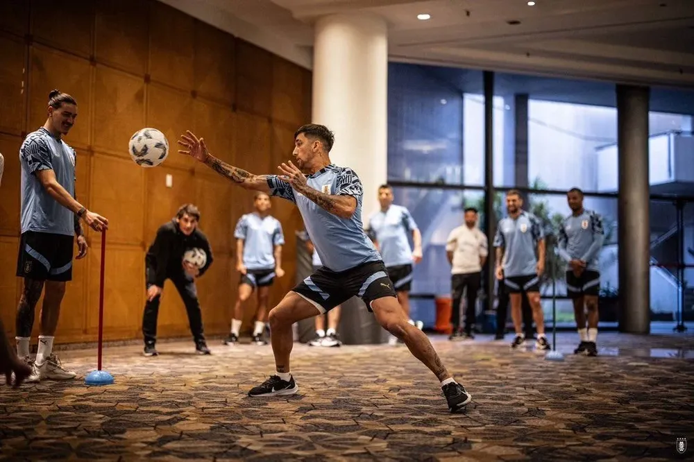 Darwin Núñez y Cristian Olivera en la activación de este jueves