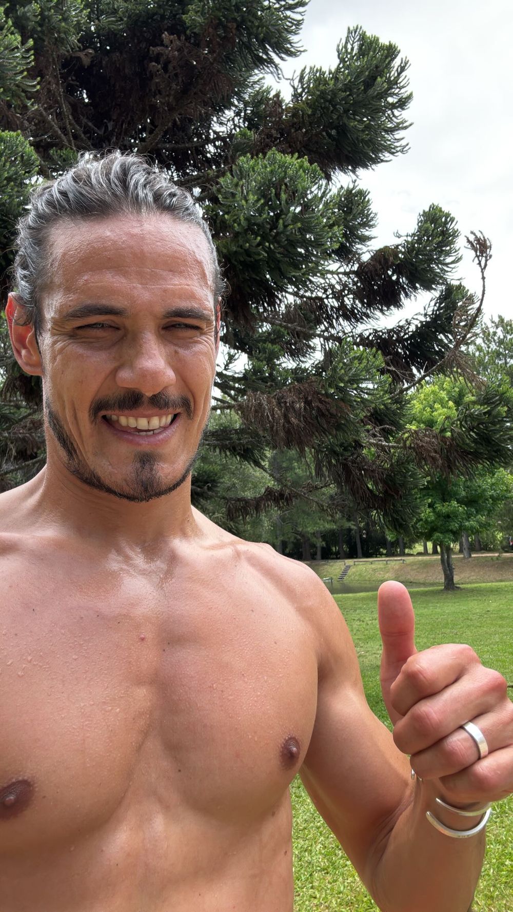 Cavani entrena en sus vacaciones