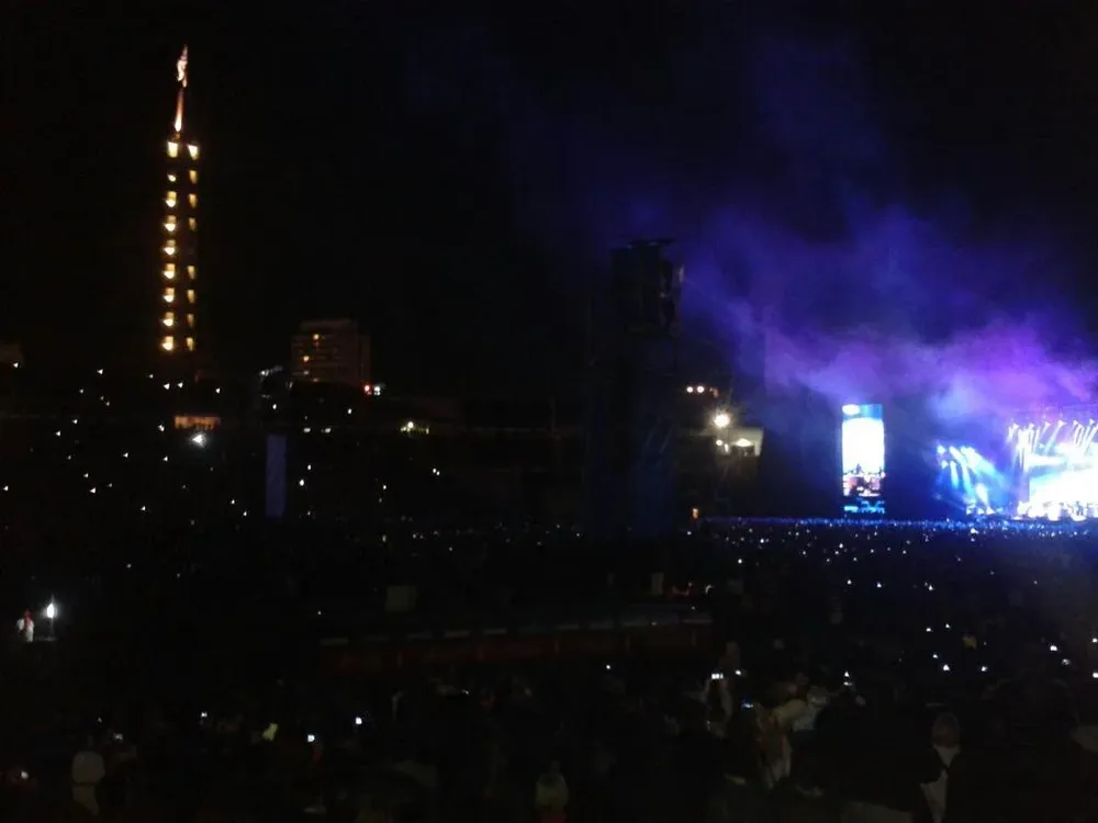 Con la guitarra con la que compuso Paperback writer