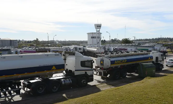 Combustibles: fallos de Suprema Corte abren la puerta a juicios millonarios contra la Intendencia