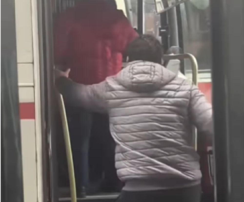Hombre le dio golpes de puño al conductor de un ómnibus de Cutcsa