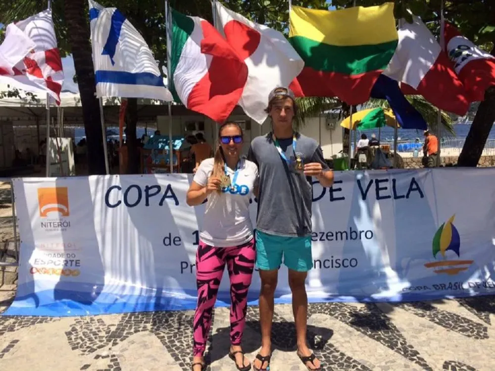 Lola Moreira con el uruguayo Santiago Diz, quien también ganó medalla en Brasil