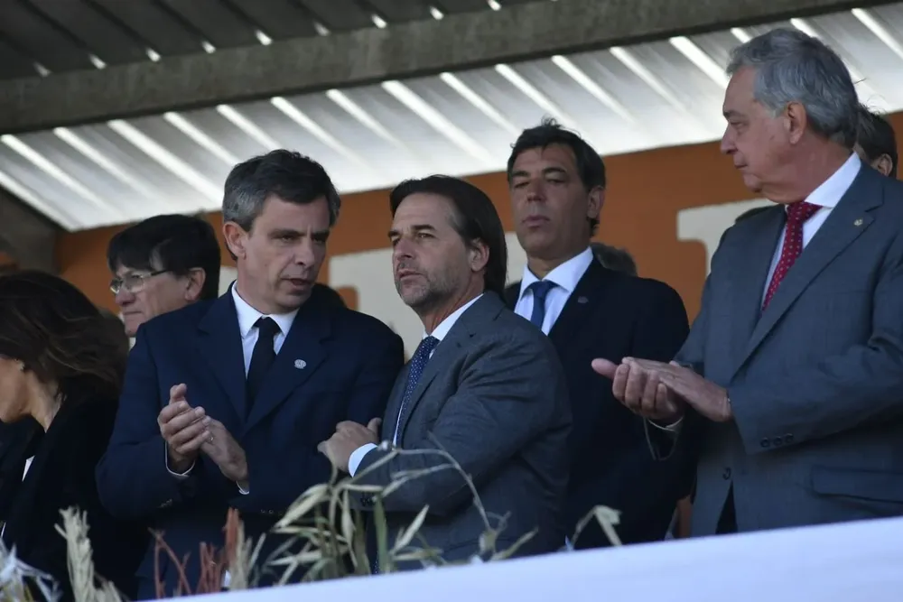 Cortabarría, Lacalle Pou y Mattos, en el acto de clausura de la Expo Prado 2023.s