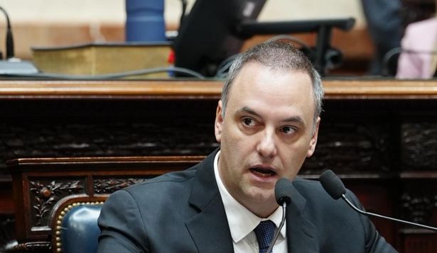 ¿Y si Manuel Adorni decidiera irse?