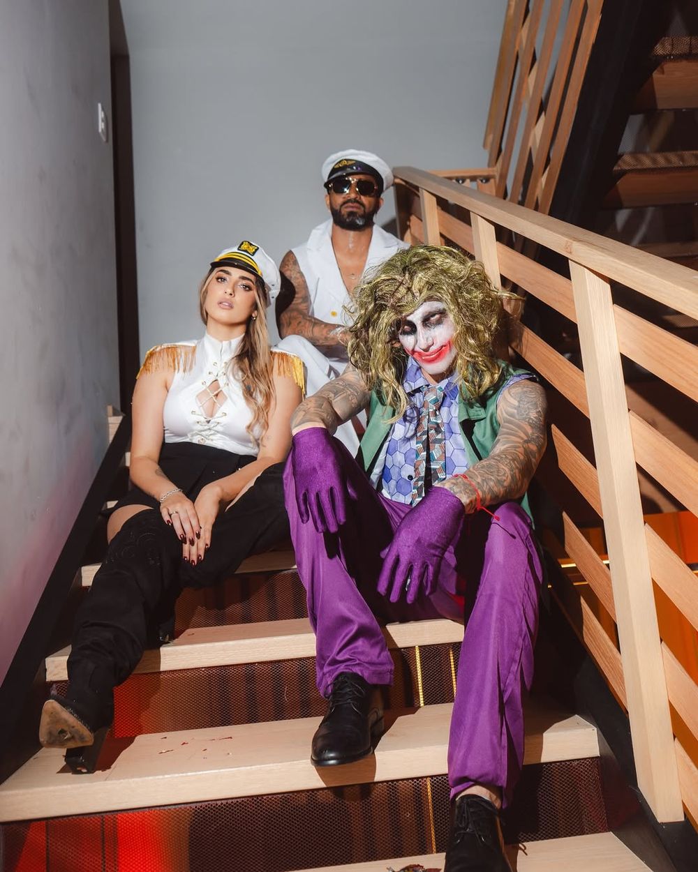 La espectacular fiesta de cumpleaños con disfraces de Rodrigo Aguirre y su pareja, en la foto junto a Brian Rodríguez