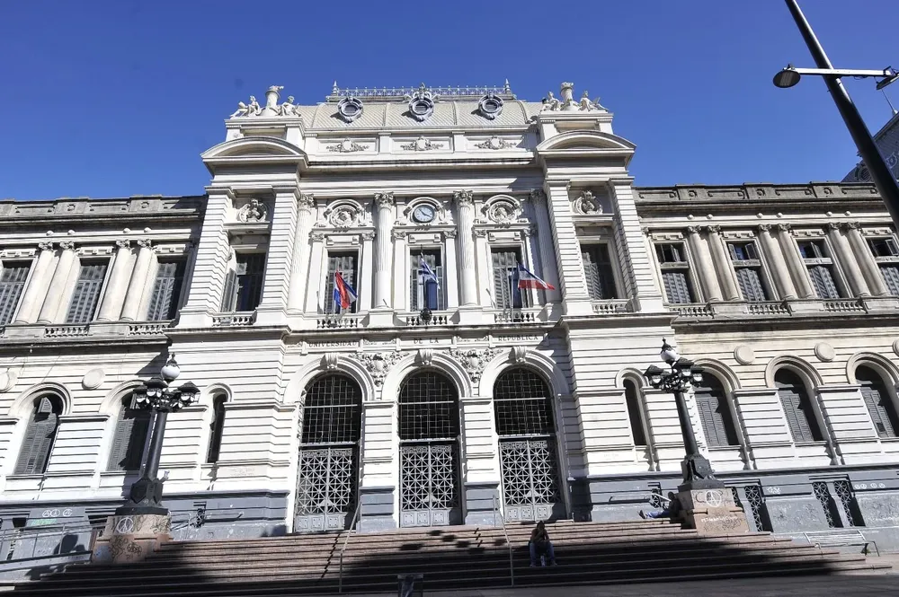 Fachada de la Universidad de la República