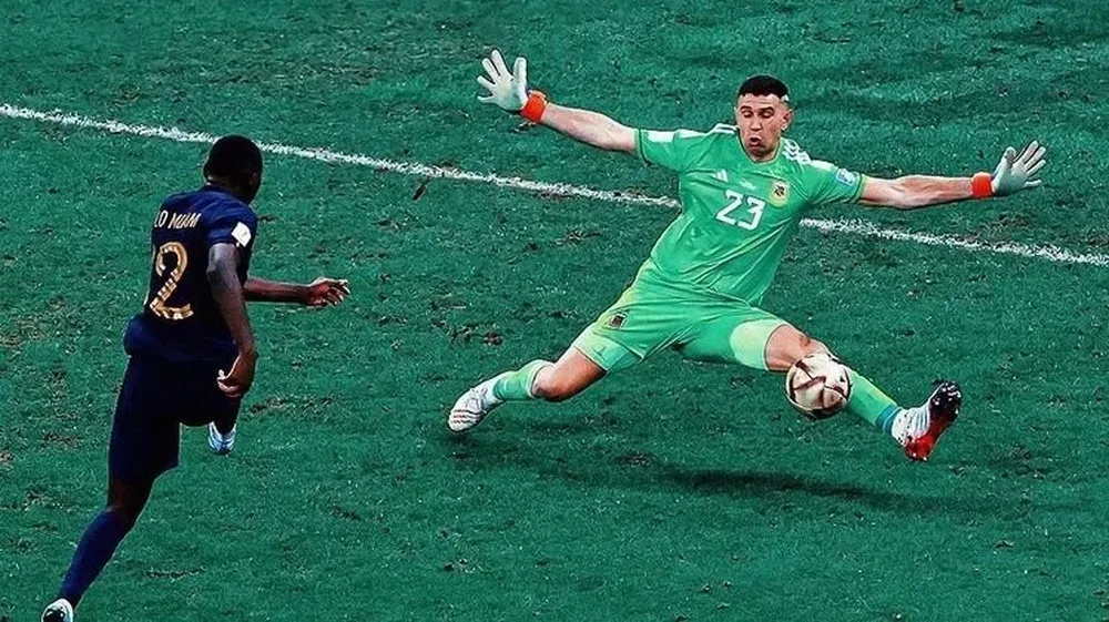 Emiliano Martínez y su histórica atajada ante Kolo Muani.