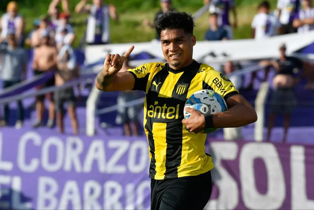 Matías Arezo y su gol a Fénix