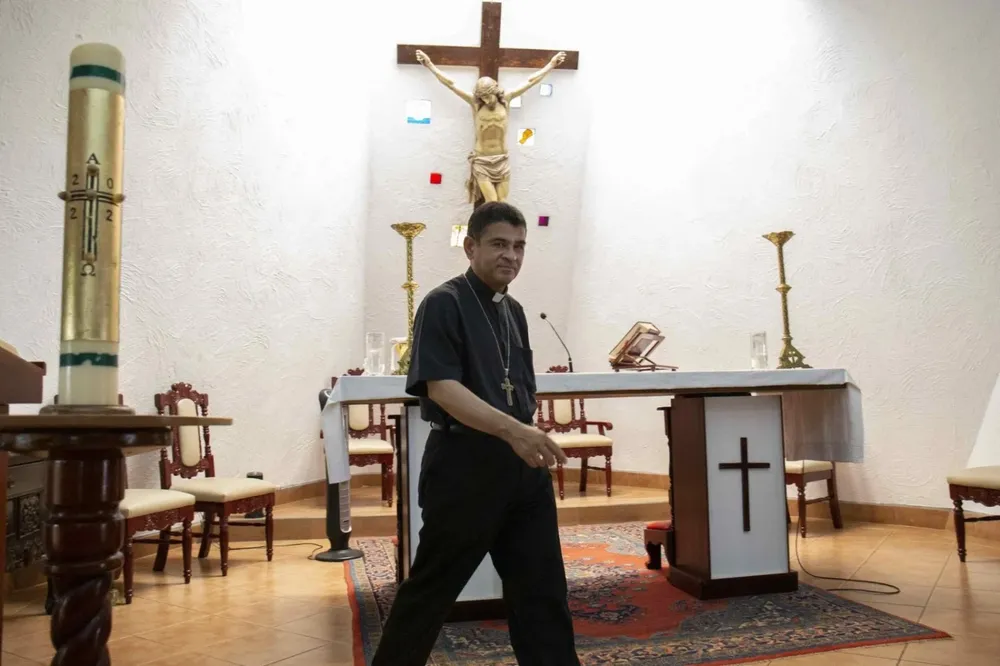 El obispo nicaragüense Rolando Álvarez no fue incluido en la lista de los religiosos liberados y sigue detenido con una condena de 26 años de cárcel.