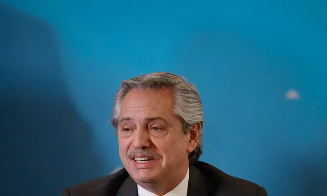 Paquetazo económico en Argentina incluye dólar turista