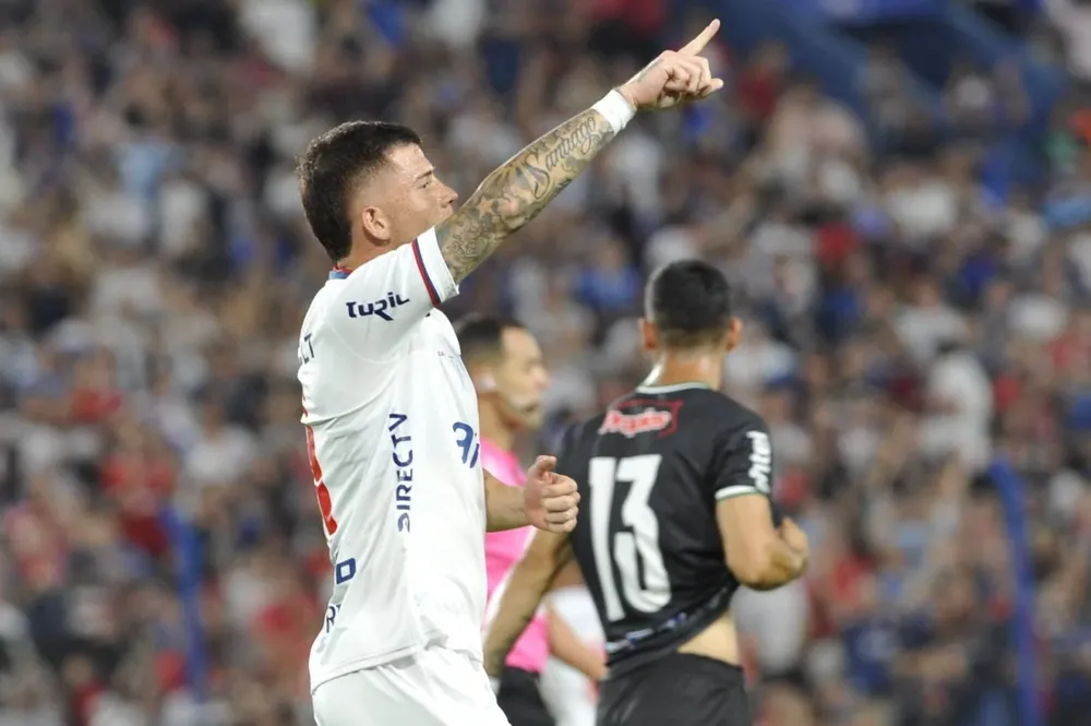 Nacional visita a La Luz