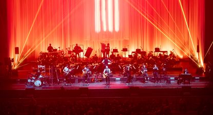 No Te Va Gustar filarmónico en el Antel Arena