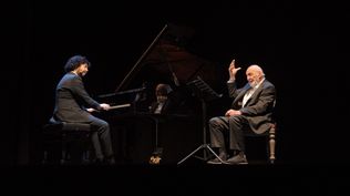 El actor Héctor Alterio y el pianista Juan Esteban Cuacci.