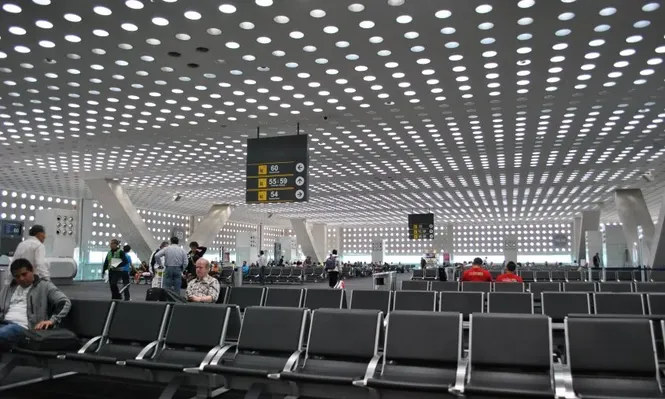 Millones tocando lo mismo: hay más virus en las bandejas del aeropuerto que en los inodoros