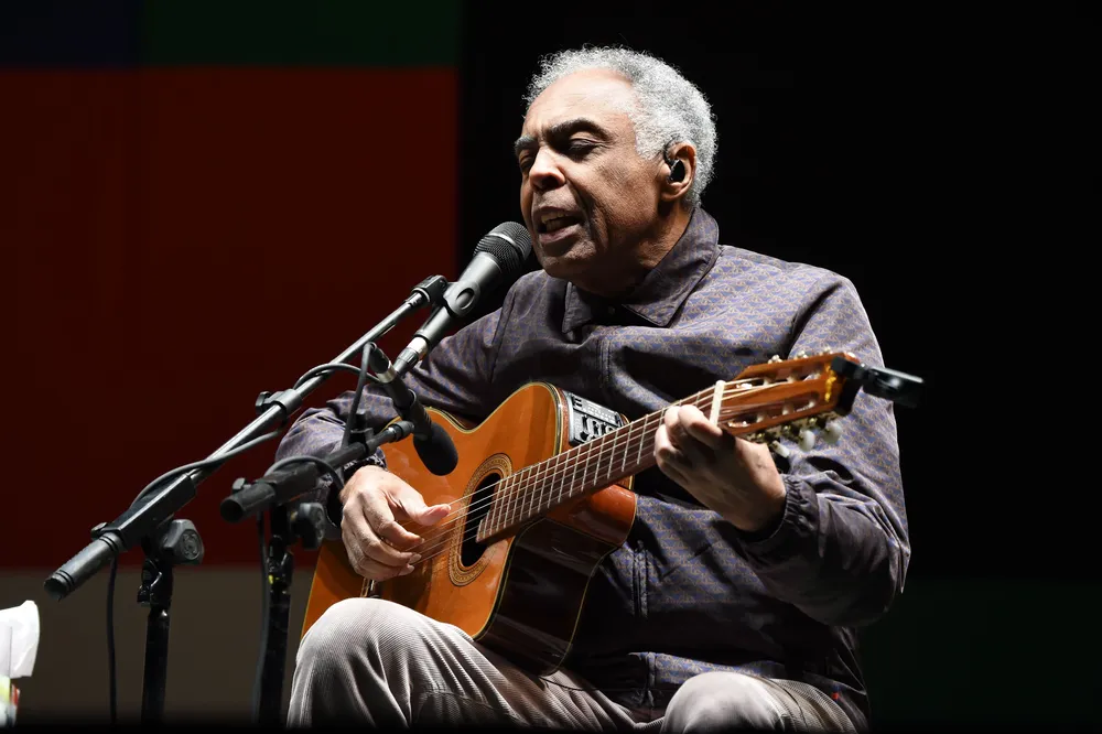 Brazilian singer-songwriter Gilberto Gil performs during the show with Caetano Veloso (not in frame) Dois Amigos, Um Século de Música (Two Friends, a Century of Music) celebrating their careers 50th anniversary, in Montevideo, on September 12, 2015.   AFP PHOTO / PABLO PORCIUNCULA