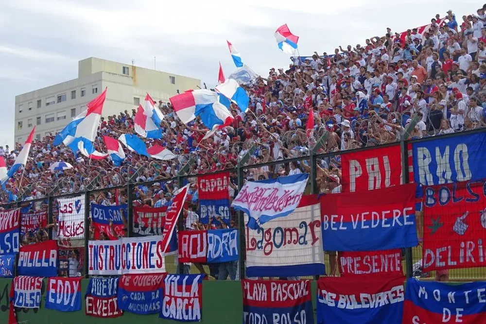 La hinchada copó el Campus