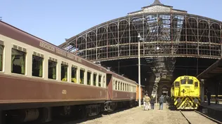 Dos ferrocarriles en Yatay, hacia la Estación Central
