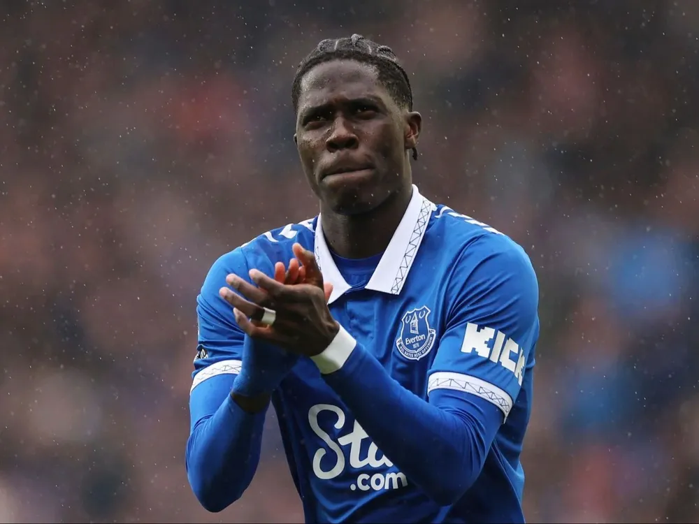 El Everton se planta por Onana.