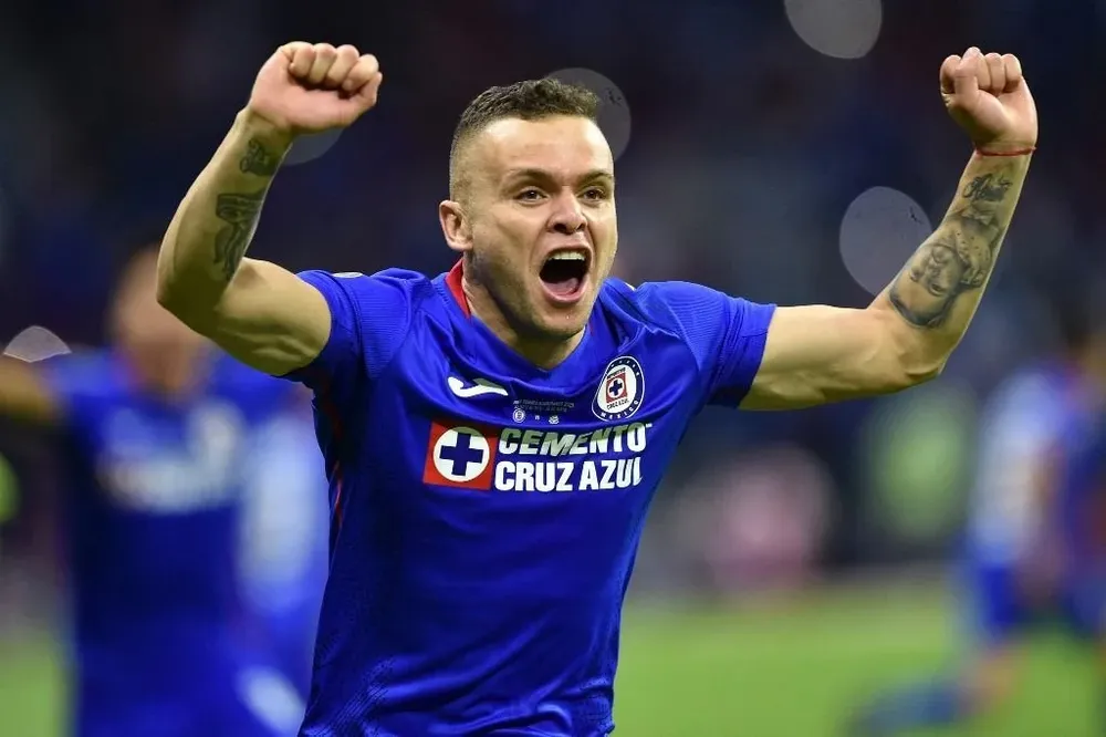 Jonathan Rodríguez se metió en la historia de Cruz Azul