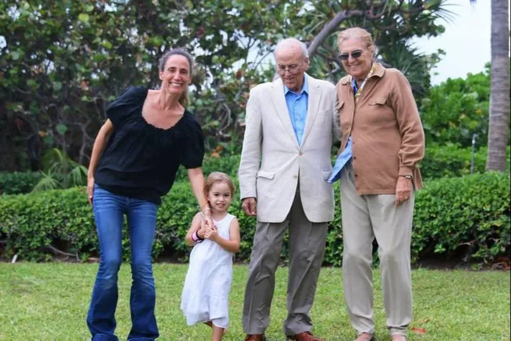 Graciela (hija), Stella, Gino y Graciela,