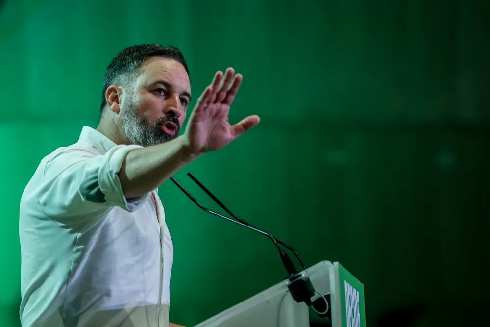 El presidente de Vox, Santiago Abascal, interviene durante el acto de clausura de la Asamblea General del partido.