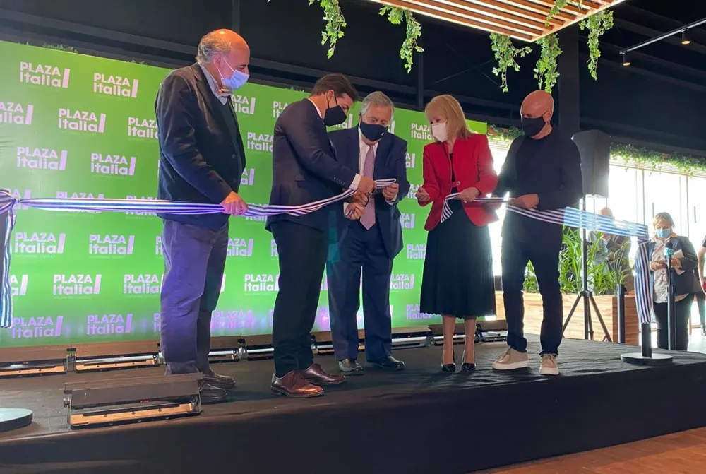 Con la presencia del presidente Luis Lacalle Pou y la intendenta de Montevideo, Carolina Cosse, este miércoles se llevó a cabo la inauguración del segundo nivel de Plaza Italia, el primer shopping outlet de Uruguay y el sexto centro comercial de Montevideo