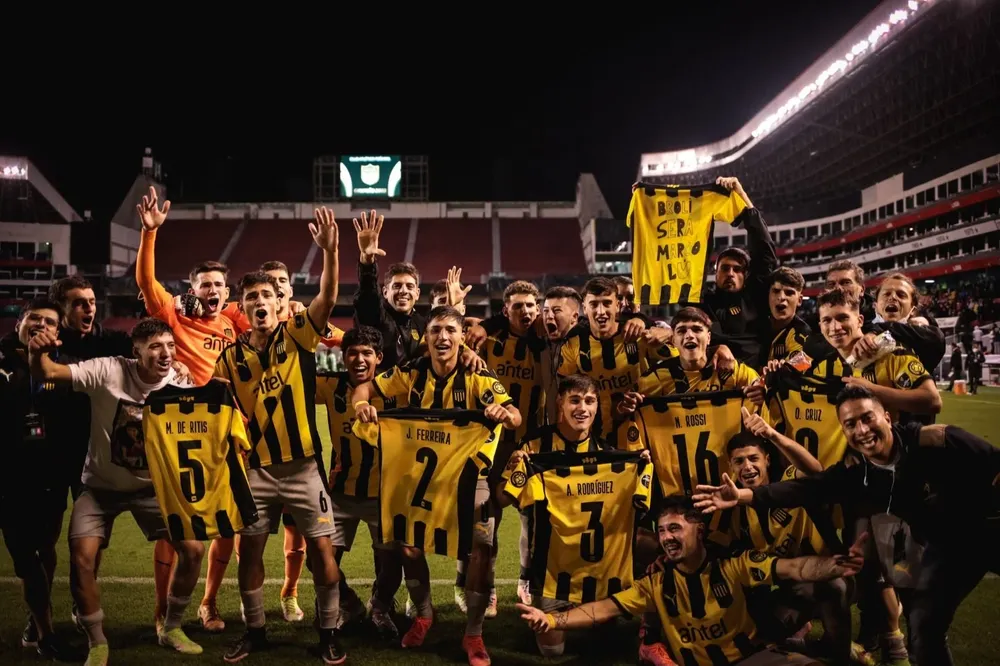 El plantel aurinegro campeón celebró en el estadio el título de la Libertadores sub 20