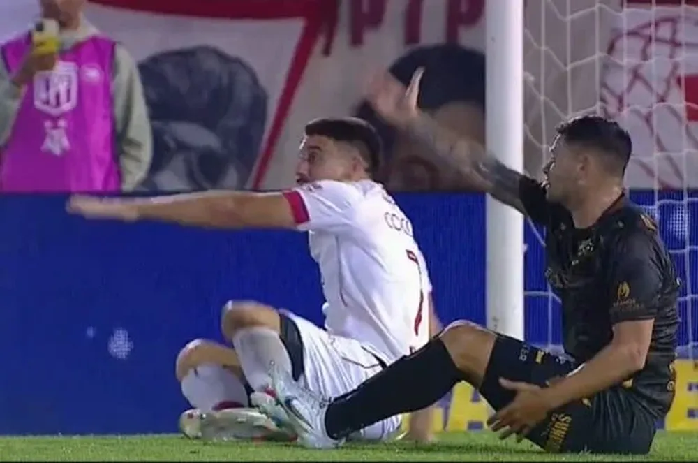 El reclamo de Cóccaro tras la falta de Zárate, quien también reclama