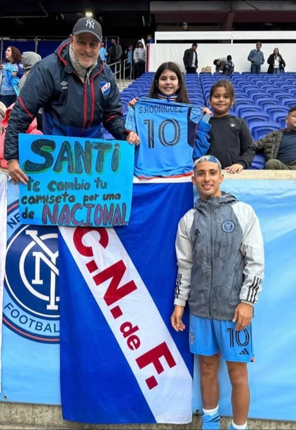 El gesto de Santiago Rodríguez con una niña hincha de Nacional