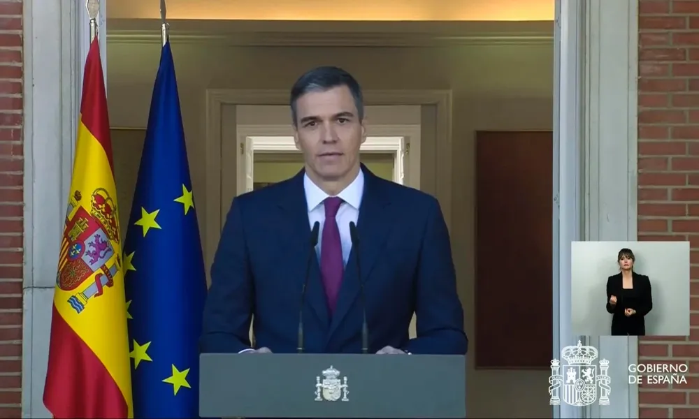 Captura de video de la señal institucional de La Monclao, de la comparecencia del presidente del Gobierno, Pedro Sánchez,.