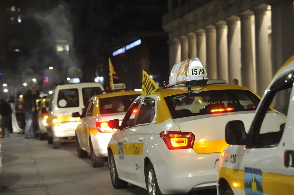 Trabajadores del transporte reclaman por la muerte de un taximetrista y un remisero.