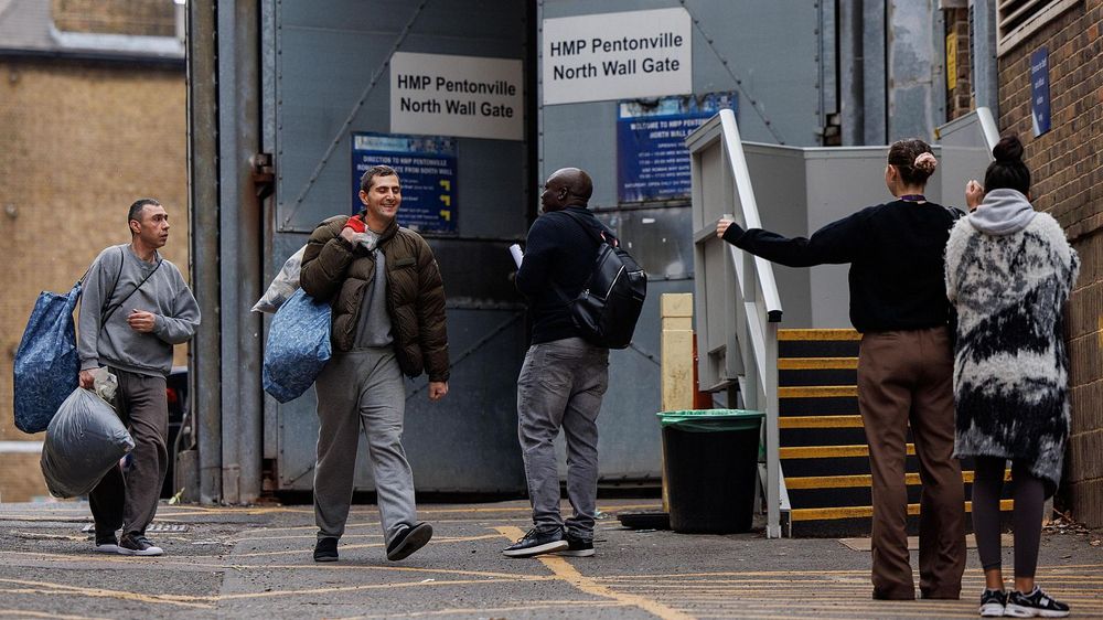 Liberaciones anticipadas de presos en el Reino Unido.