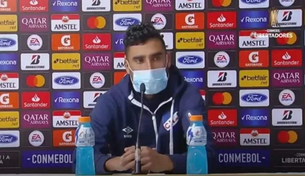 Facundo Píriz en la conferencia tras la derrota ante Universidad Católica
