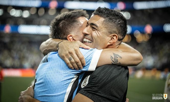 Luis Suárez saluda a Rodrigo Bentancur luego del triunfo de la selección de Uruguay ante Brasil por la Copa América 2024