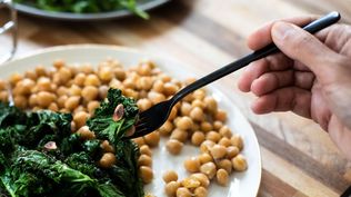 El kale -o col rizada- es una buenta fuente de vitaminas.
