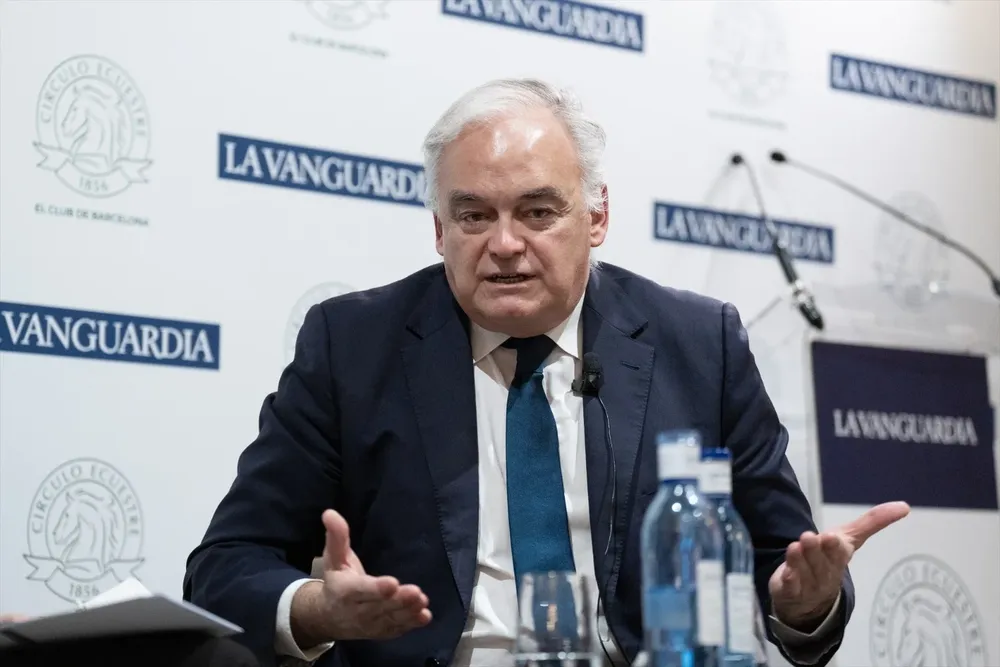 El vicesecretario de Institucional del Partido Popular, Esteban González Pons, interviene durante un coloquio, en el Círculo Ecuestre, en Barcelona,