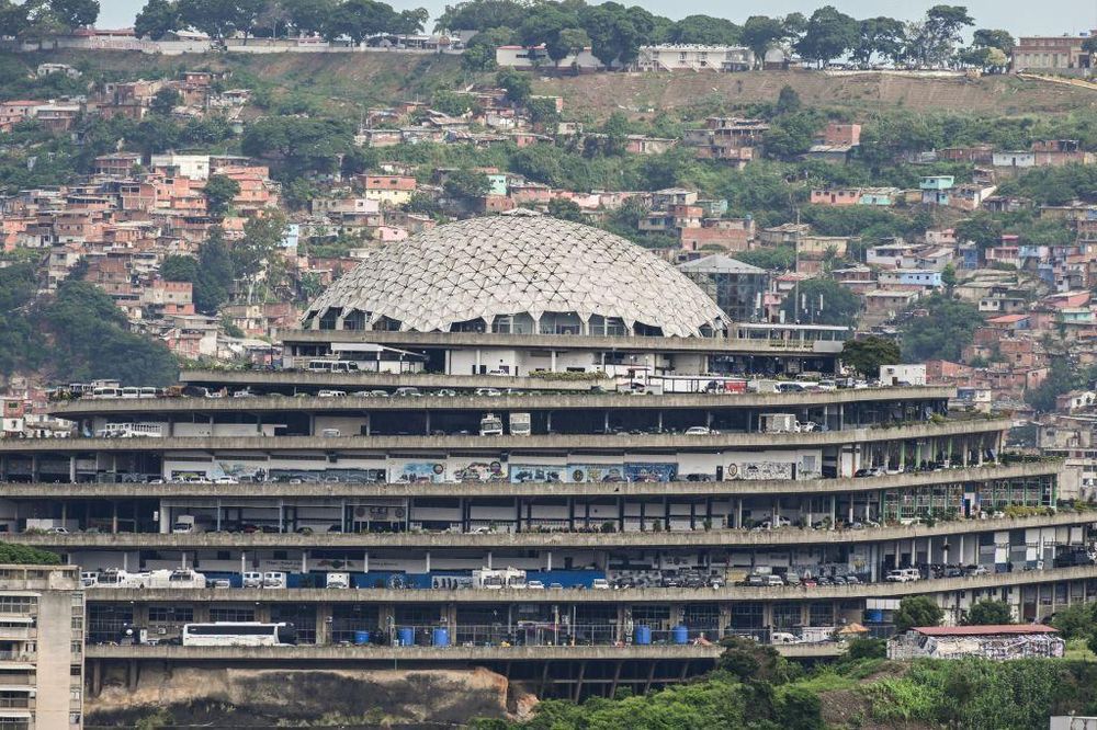 El Helicoide, sede del SEBIN (Servicio Bolivariano de Inteligencia Nacional), es conocido por las denuncias de abusos y violaciones de derechos humanos contra detenidos en Venezuela.