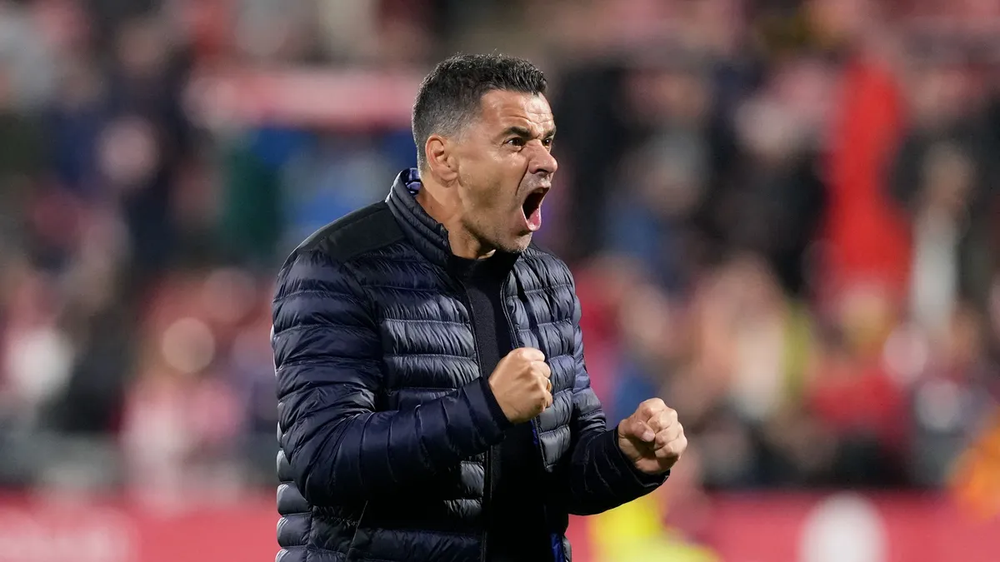 Míchel Sánchez, entrenador del Girona FC, fue hospitalizado por un problema de salud.