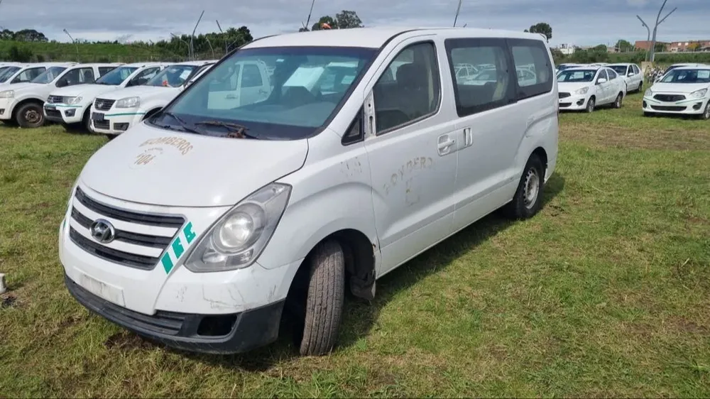 Gran remate de vehículos de Carlos Arias.