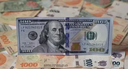 Los argentinos llaman blue al dólar paralelo, una jerga que se habría iniciado en las cuevas (o financieras ilegales)
