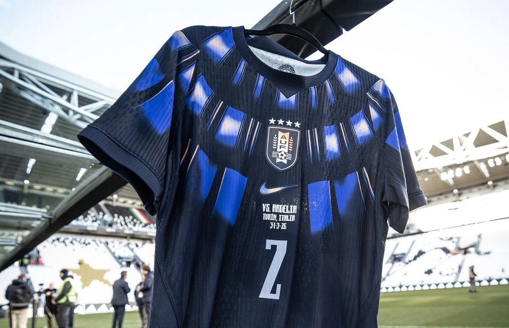 La camiseta alternativa de Uruguay en el Allianz Stadium de Turín